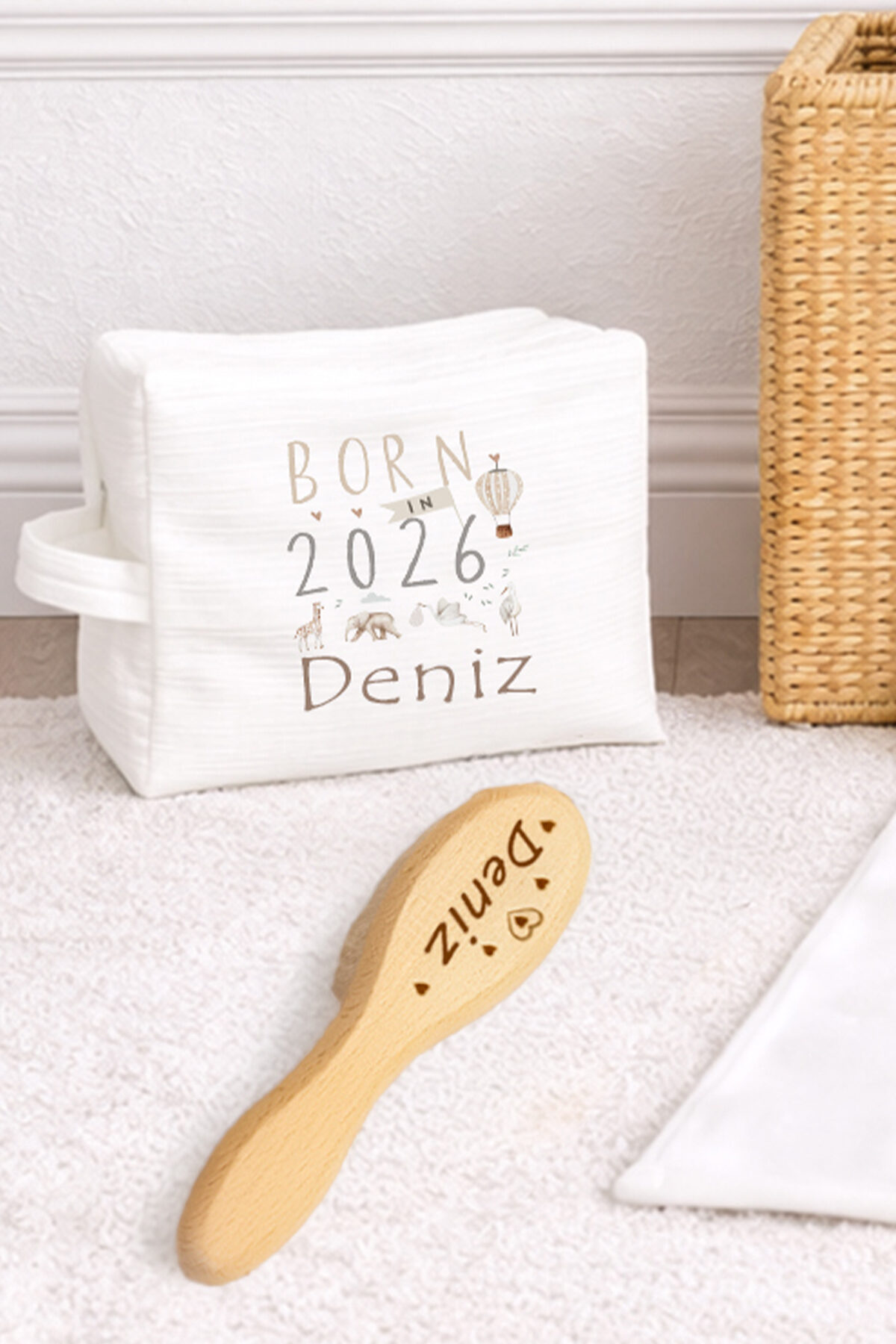 Born in 2026 %100 Pamuk Organik İsim Baskılı Yenidoğan Hastane Çıkışı Fırça Bebek Hediyesi - Görsel 2